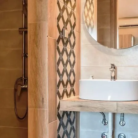 Romantic Getaway In With Pool Διαμέρισμα *