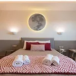 Апартаменты Romantic Getaway In With Pool Геракини