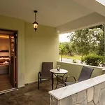 Апартаменты Romantic Getaway In With Pool